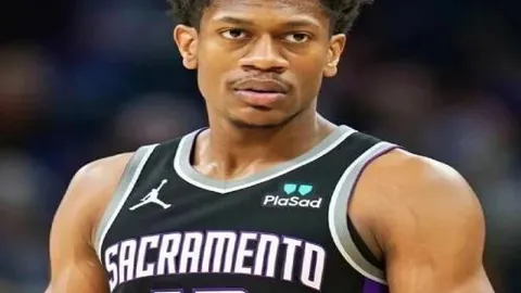 韩国选手安洗莹在全英羽毛球公开赛女单项目中夺冠