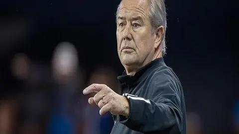 哈兰德与姆巴佩世纪对决：金球奖归属谁手？